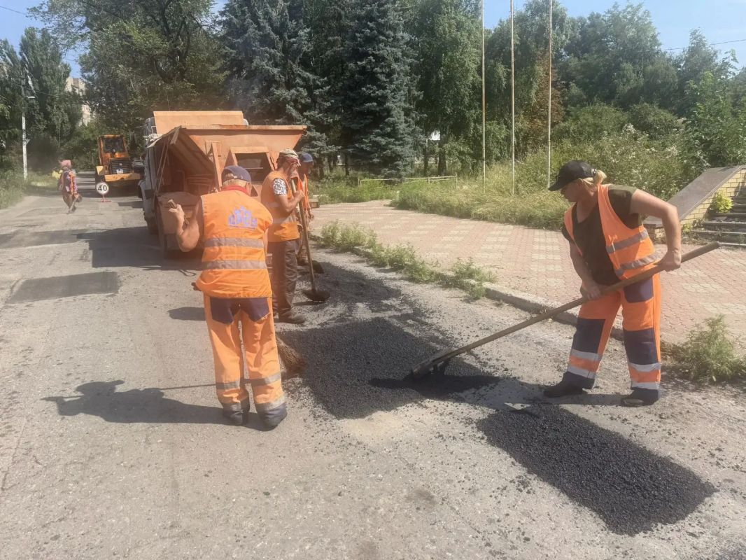 Ямочный ремонт дорожного покрытия по ул.Будапештская (от пр-кта Засядько до пр-кта Партизанского) Ямочный ремонт дорожного покрытия по ул.Будапештская (от пр-кта Засядько до пр-кта Партизанского)