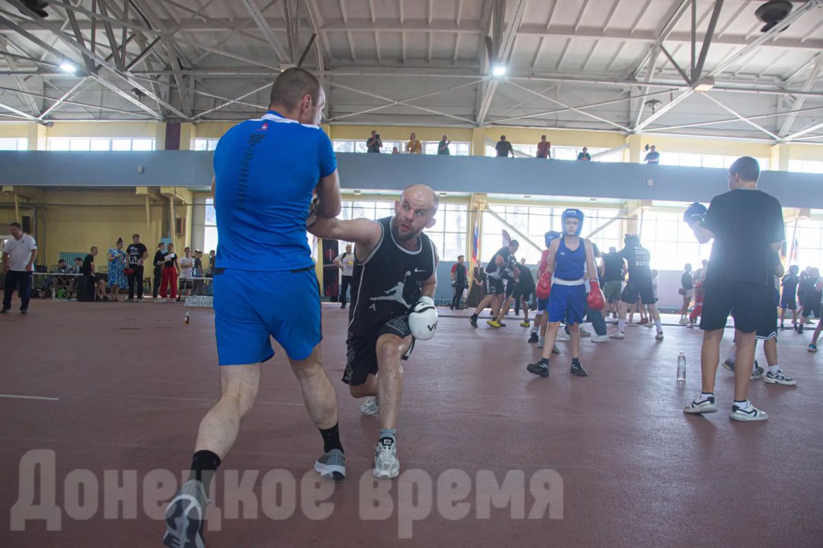 Без соревновательного эффекта: 300 спортсменов собрались на первой открытой тренировке в Донецке Без соревновательного эффекта: 300 спортсменов собрались на первой открытой тренировке в Донецке