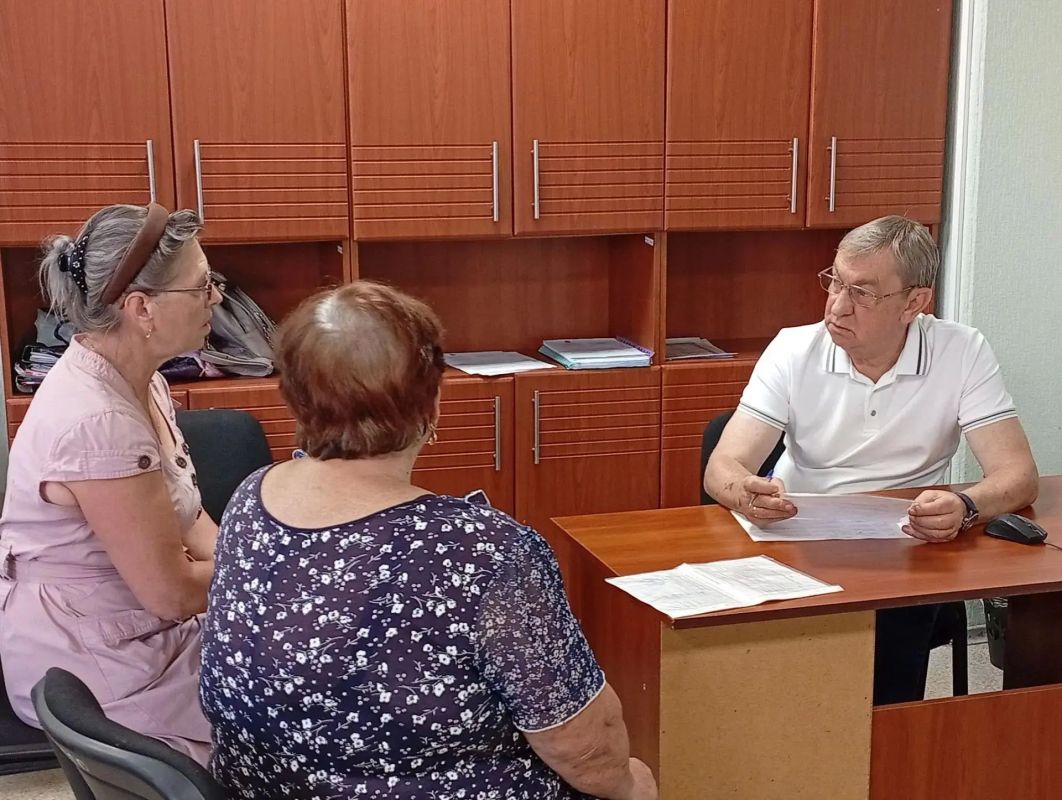 Николай Руппель: В ходе очередного личного приема, который сегодня традиционно провел в администрации округа, поступило сразу несколько обращений от жителей девятиэтажек по поводу неработающих лифтов Николай Руппель: В ходе очередного личного приема, который сегодня традиционно провел в администрации округа, поступило сразу несколько обращений от жителей девятиэтажек по поводу неработающих лифтов