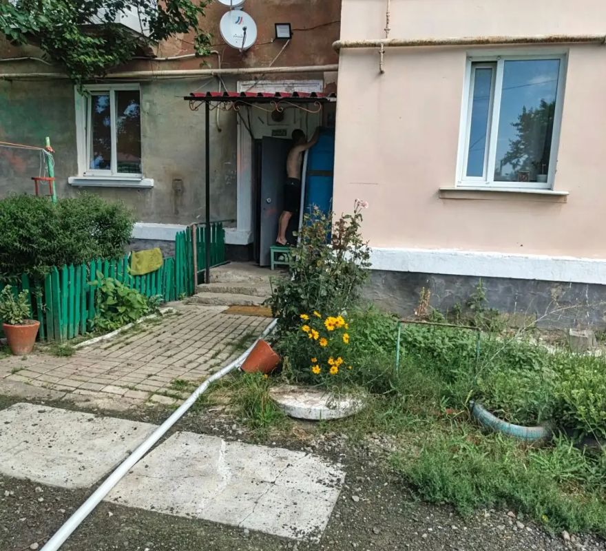 5 августа, в Кировском внутригородском районе при поддержке региона-шефа Московская область согласно поступившим заявкам произведен подвоз воды для жителей в жилом массиве «Путь Ильича» по ул. Матросова, ул. Руставели, ул.... 5 августа, в Кировском внутригородском районе при поддержке региона-шефа Московская область согласно поступившим заявкам произведен подвоз воды для жителей в жилом массиве «Путь Ильича» по ул. Матросова, ул. Руставели, ул....