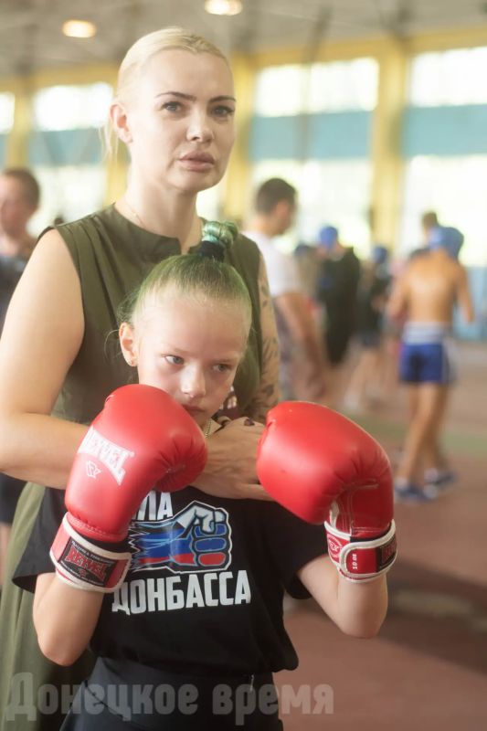 Без соревновательного эффекта: 300 спортсменов собрались на первой открытой тренировке в Донецке Без соревновательного эффекта: 300 спортсменов собрались на первой открытой тренировке в Донецке