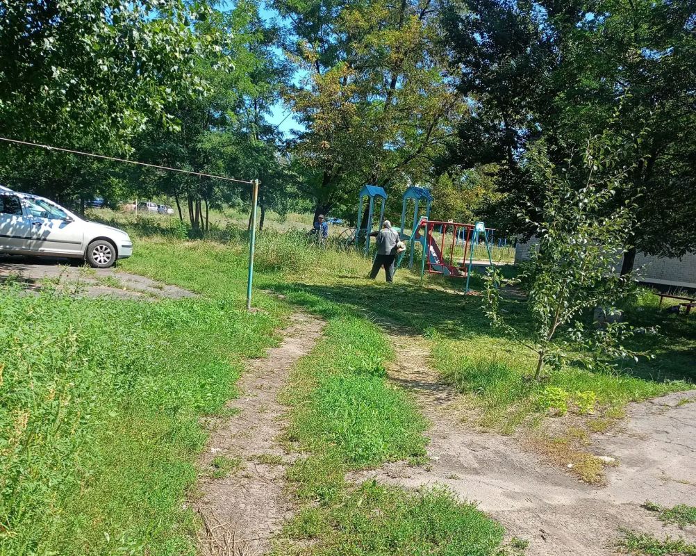 С целью приведения территории в надлежащее санитарное состояние в Кировском внутригородском районе города Макеевки силами Макеевского филиала НКО «ЕДИНЫЙ РЕГИОНАЛЬНЫЙ ФОНД ПО УПРАВЛЕНИЮ МНОГОКВАРТИРНЫМИ ДОМАМИ НА ТЕРРИТОРИИ...
