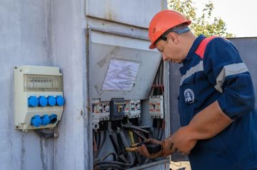 Пятый день продолжаются работы по восстановлению электроснабжения Мариуполя