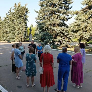 31.07.2026 заместитель главы администрации городского округа Дебальцево Валерий Иванович Бессараб провел встречу с населением в городе Светлодарск