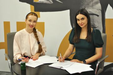 Вместе мы сможем больше!. Уполномоченный по правам ребёнка в ДНР Таисия Чернявская и председатель регионального отделения Союза женщин России Екатерина Мартьянова заключили соглашение о сотрудничестве
