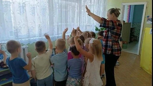 Уроки светофора «Красно-желто-зеленое приключение» Уроки светофора «Красно-желто-зеленое приключение»