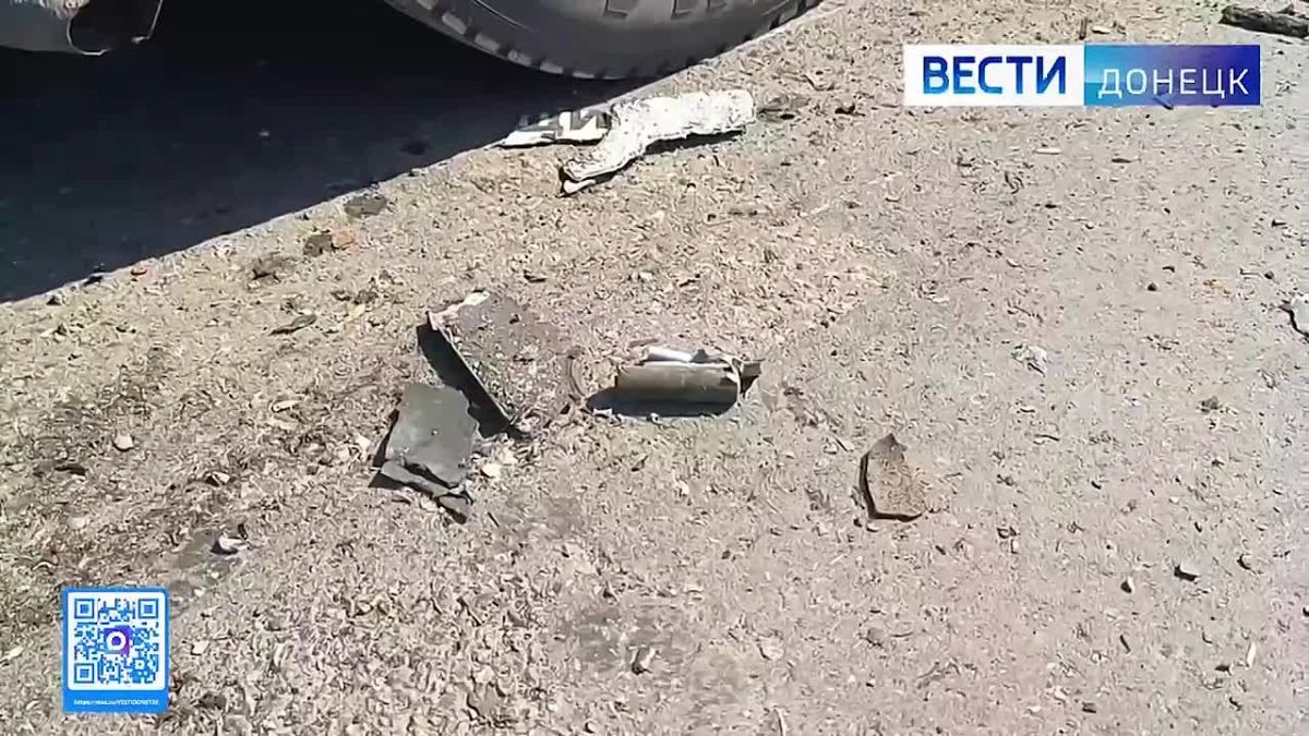 Последствия удара БПЛА ВСУ по пассажирскому автобусу в Петровском районе Донецка