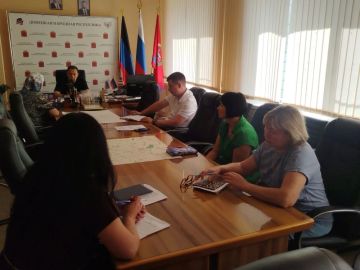 Константин Зинченко: Провёл личный приём граждан совместно с руководителями профильных структурных подразделений администрации Волновахского муниципального округа