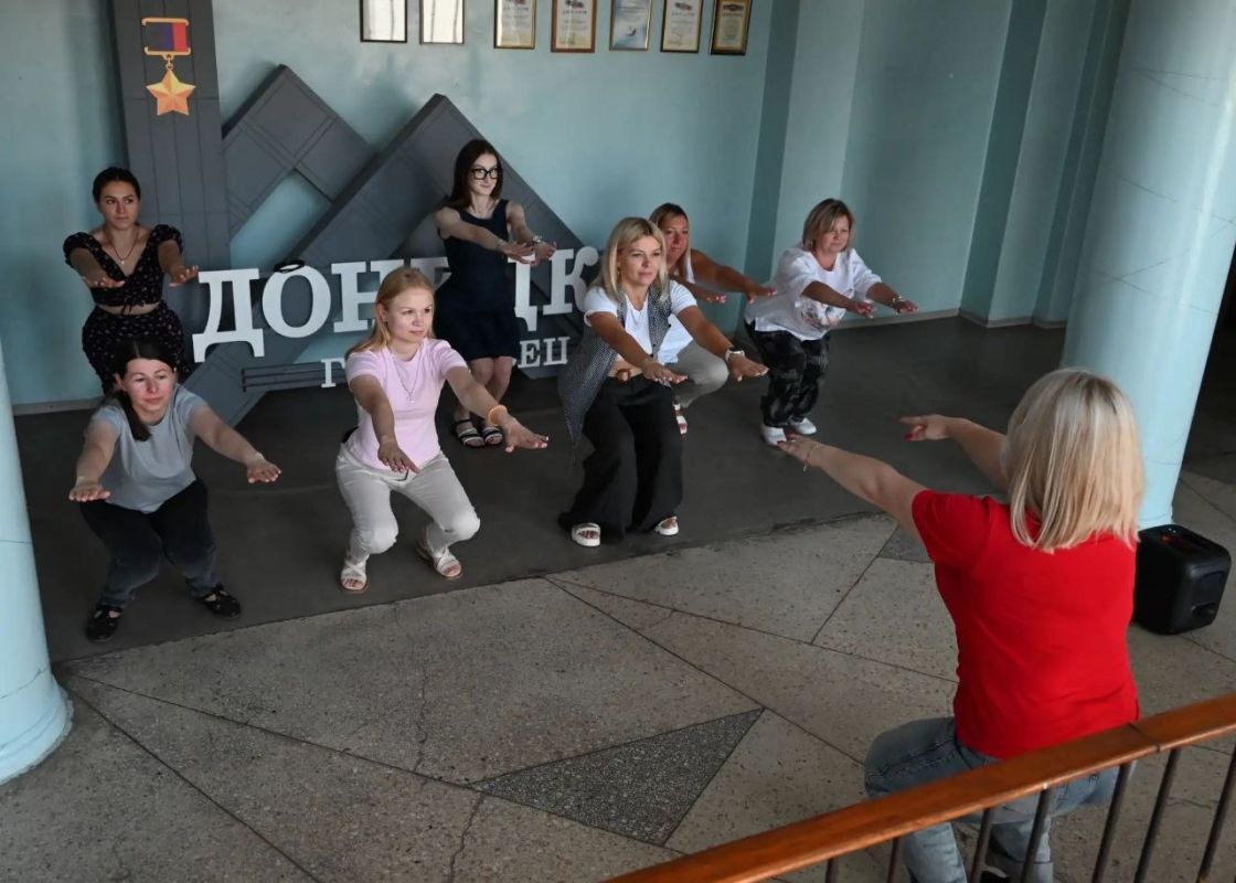 Иван Адамец: Сектор по делам молодёжи, культуры и спорта Управы Куйбышевского района организовал зарядку к Всероссийской акции, приуроченной к празднованию Дня физкультурника Иван Адамец: Сектор по делам молодёжи, культуры и спорта Управы Куйбышевского района организовал зарядку к Всероссийской акции, приуроченной к празднованию Дня физкультурника
