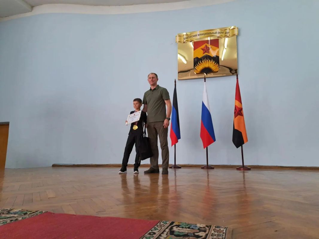 В Шахтерском округе поздравили спортсменов с Днем физкультурника В Шахтерском округе поздравили спортсменов с Днем физкультурника