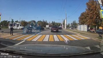 Отмороженный мотоциклист намеренно сбил инспектора ГИБДД на Мотеле в Донецке