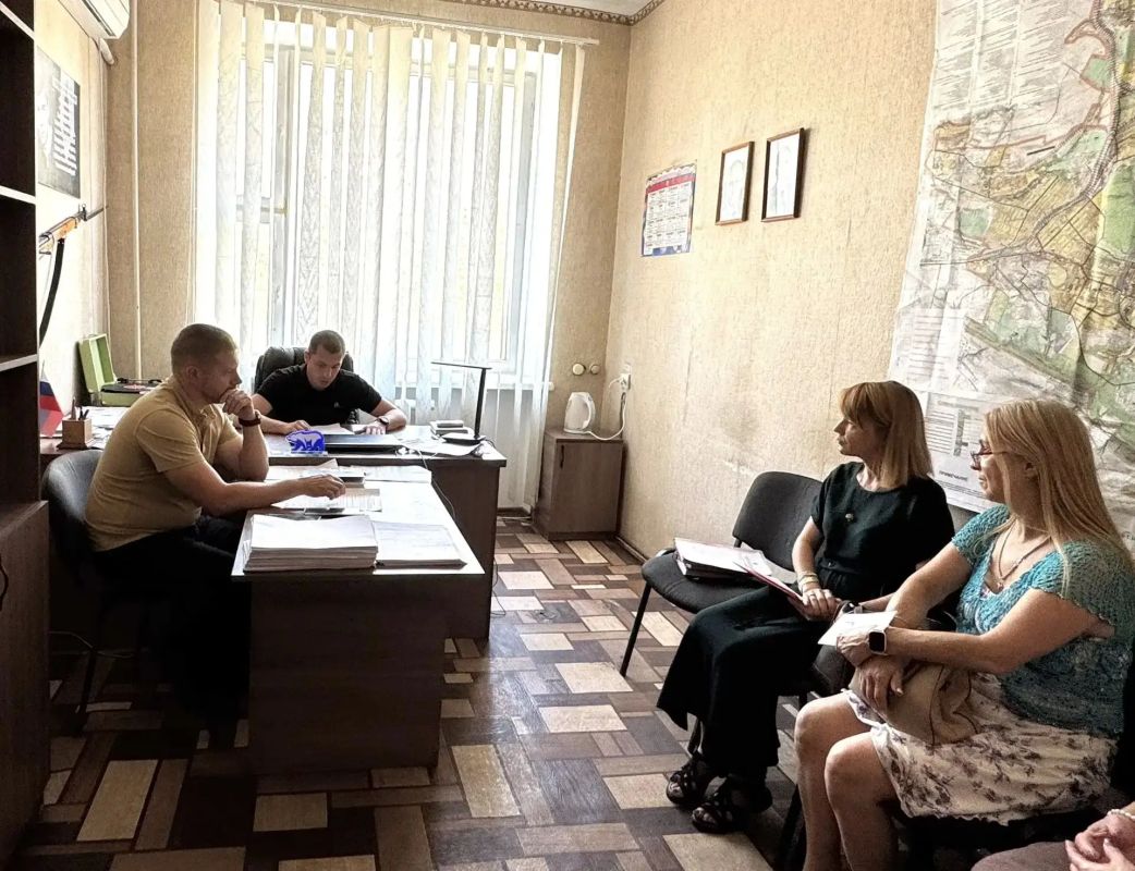 6 августа по поручению Главы муниципального образования городской округ Торез Донецкой Народной Республики Чеснокова А.В. заместитель главы администрации городского округа Торез Остапенко А.С. провел встречу с...