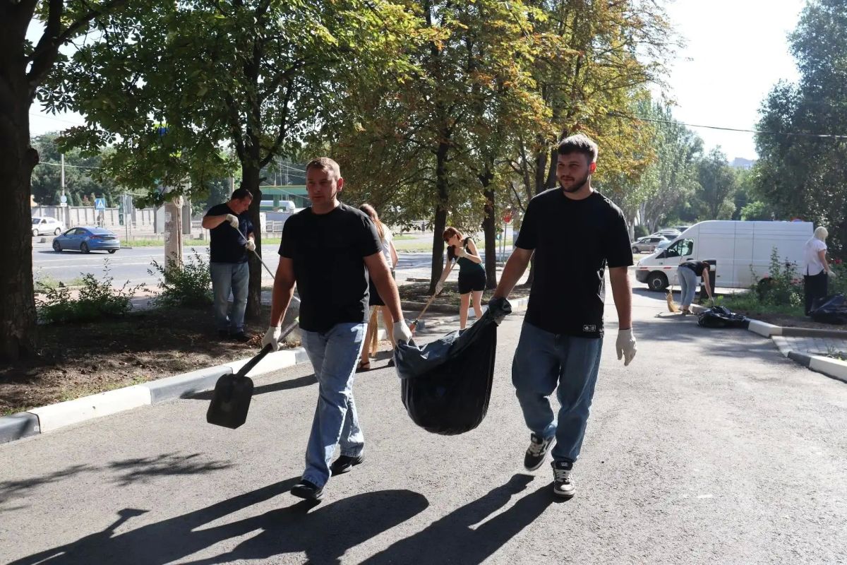 СОТРУДНИКИ АППАРАТА УПРАВЛЕНИЯ «ДОНБАССТЕПЛОЭНЕРГО» ПРИСОЕДИНИЛИСЬ К ЕЖЕНЕДЕЛЬНОЙ ЭКОЛОГИЧЕСКОЙ АКЦИИ «ЧИСТЫЙ ЧЕТВЕРГ» СОТРУДНИКИ АППАРАТА УПРАВЛЕНИЯ «ДОНБАССТЕПЛОЭНЕРГО» ПРИСОЕДИНИЛИСЬ К ЕЖЕНЕДЕЛЬНОЙ ЭКОЛОГИЧЕСКОЙ АКЦИИ «ЧИСТЫЙ ЧЕТВЕРГ»