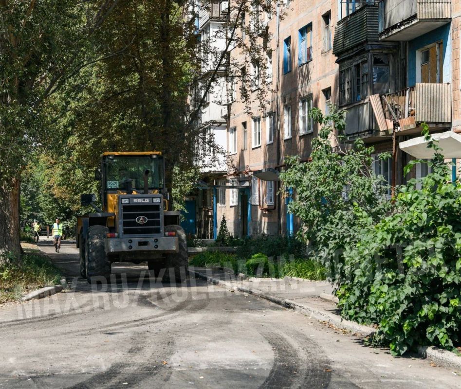 Алексей Кулемзин: В Донецке полным ходом идёт обновление внутриквартальных дорог Алексей Кулемзин: В Донецке полным ходом идёт обновление внутриквартальных дорог