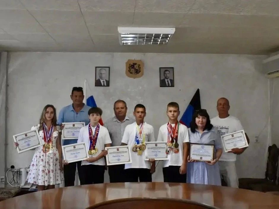 В Шахтерском округе поздравили спортсменов с Днем физкультурника В Шахтерском округе поздравили спортсменов с Днем физкультурника