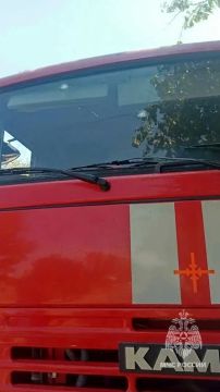 В Мангуше при тушении пожара из-за атаки беспилотника пострадала техника МЧС России