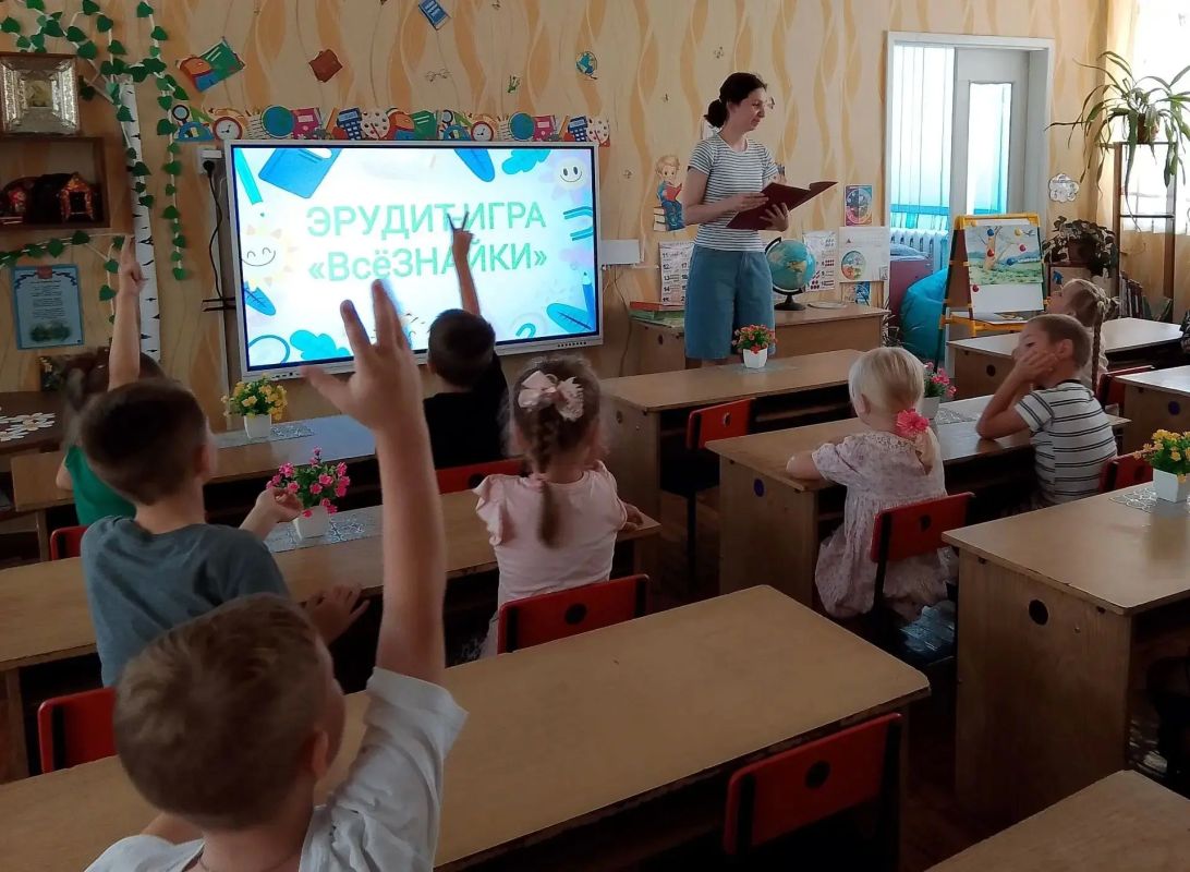 Сотрудники Центральной городской библиотеки провели для воспитанников детского сада № 50 «Лелея» увлекательную эрудит-игру «Всезнайки» Сотрудники Центральной городской библиотеки провели для воспитанников детского сада № 50 «Лелея» увлекательную эрудит-игру «Всезнайки»