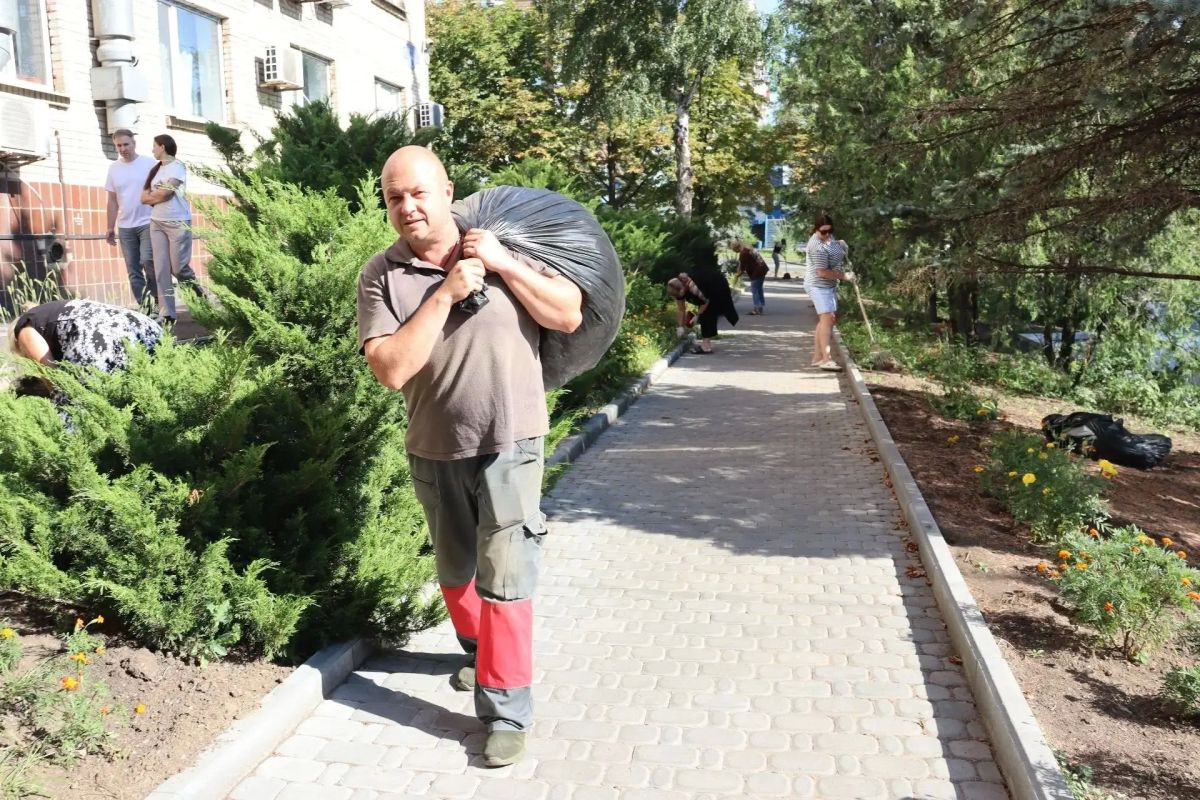 СОТРУДНИКИ АППАРАТА УПРАВЛЕНИЯ «ДОНБАССТЕПЛОЭНЕРГО» ПРИСОЕДИНИЛИСЬ К ЕЖЕНЕДЕЛЬНОЙ ЭКОЛОГИЧЕСКОЙ АКЦИИ «ЧИСТЫЙ ЧЕТВЕРГ» СОТРУДНИКИ АППАРАТА УПРАВЛЕНИЯ «ДОНБАССТЕПЛОЭНЕРГО» ПРИСОЕДИНИЛИСЬ К ЕЖЕНЕДЕЛЬНОЙ ЭКОЛОГИЧЕСКОЙ АКЦИИ «ЧИСТЫЙ ЧЕТВЕРГ»