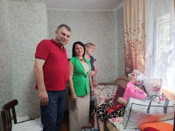С глубоким уважением и теплотой поздравили с 95-летним юбилеем Марию Алексеевну Курскую!