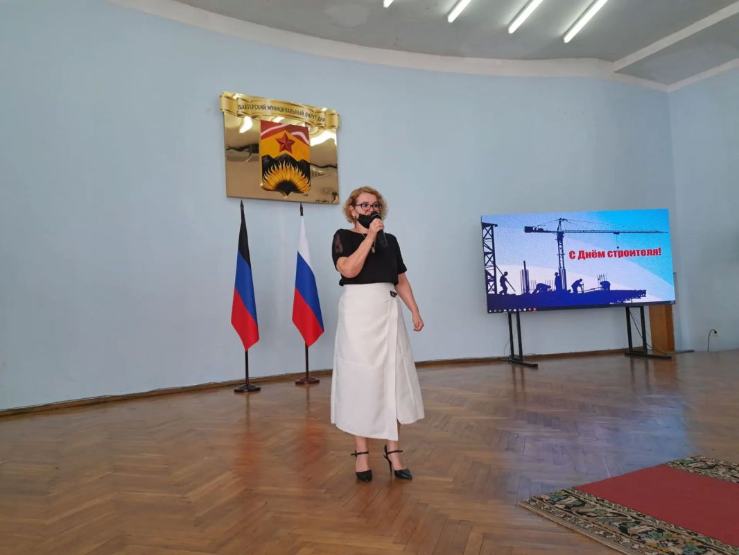 В Шахтерске чествовали строителей В Шахтерске чествовали строителей