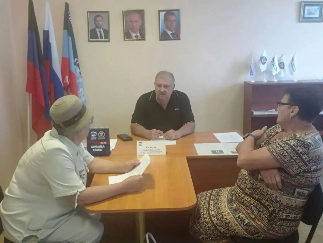 ПРИЕМ ГРАЖДАН. В рамках планового приема депутаты Донецкого городского совета Виталий Воловик, Александр Герасименко, Эдуард Либерман, Евгений Селютин, Сергей Семичасный и Елена Сорокина встретились с жителями и рассмотрели... ПРИЕМ ГРАЖДАН. В рамках планового приема депутаты Донецкого городского совета Виталий Воловик, Александр Герасименко, Эдуард Либерман, Евгений Селютин, Сергей Семичасный и Елена Сорокина встретились с жителями и рассмотрели...