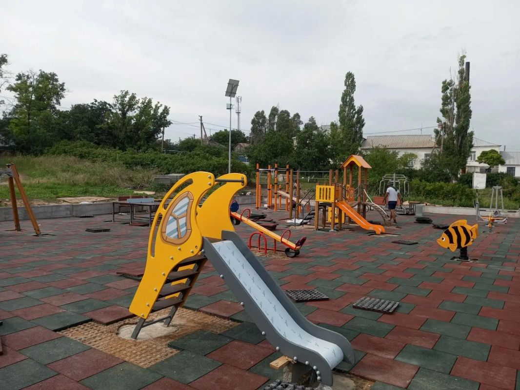 В селе Васильевка продолжается обустройство новой игровой площадки! В селе Васильевка продолжается обустройство новой игровой площадки!