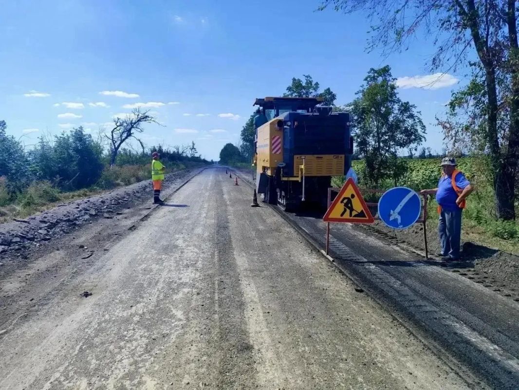 Продолжаем держать вас в курсе хода работ по восстановлению автомобильных дорог общего пользования Продолжаем держать вас в курсе хода работ по восстановлению автомобильных дорог общего пользования