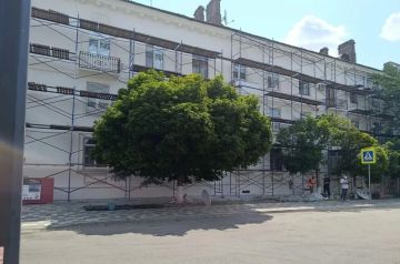 В центре Амвросиевки до середины сентября обновят облик многоквартирных домов