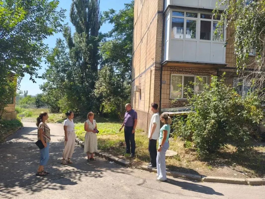 Сегодня, 07 августа, с участием старшего по дому, обсудил вопросы поднятые на ранее проведенных встречах с жителями дома N55 по ул. Короленко в рамках проекта «Управдом» Сегодня, 07 августа, с участием старшего по дому, обсудил вопросы поднятые на ранее проведенных встречах с жителями дома N55 по ул. Короленко в рамках проекта «Управдом»