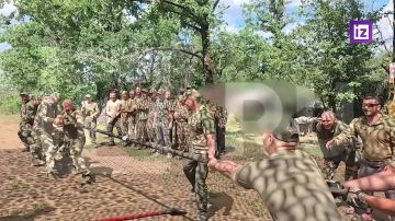 "Сегодня дали жару": бойцы бригады "Волки" порвали канат на соревнованиях в День физкультурника