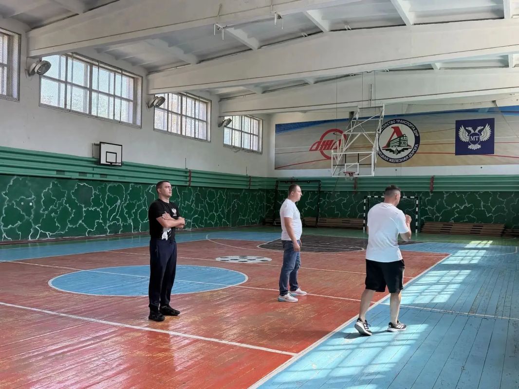 ЗАРЯДКА С ЧЕМПИОНАМИ: ДЕНЬ ФИЗКУЛЬТУРНИКА В НАШЕМ ОКРУГЕ! ЗАРЯДКА С ЧЕМПИОНАМИ: ДЕНЬ ФИЗКУЛЬТУРНИКА В НАШЕМ ОКРУГЕ!