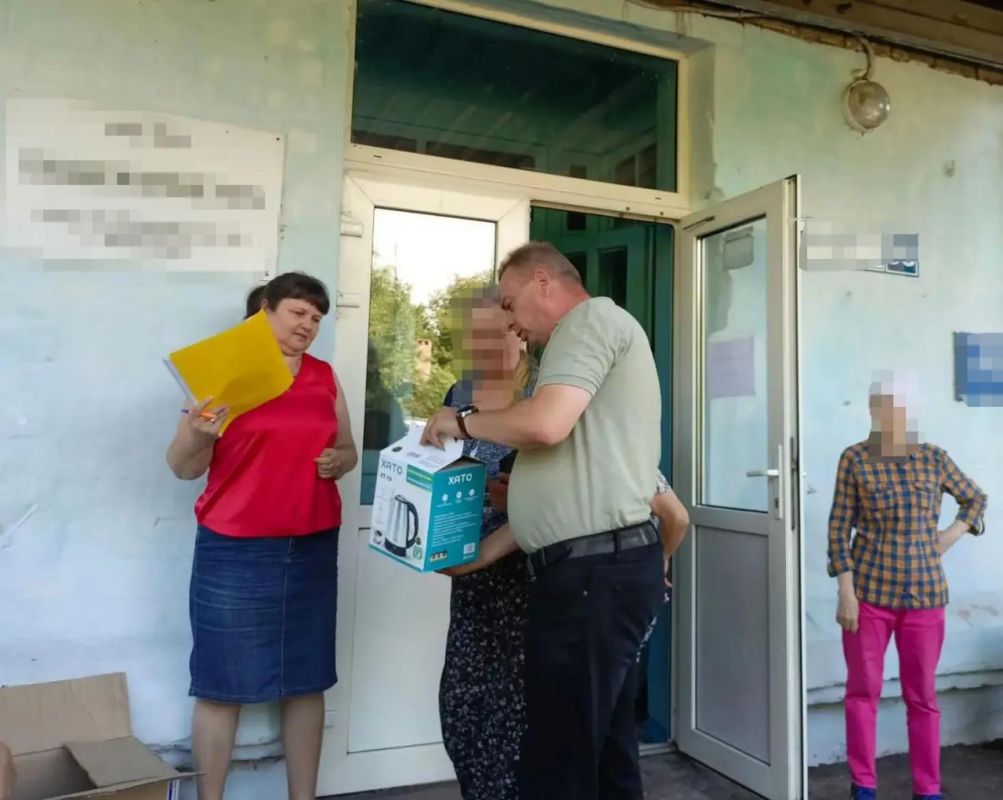 Александр Петрикин: Встретился с нашими гражданами, проживающими в общежитии г. Енакиево