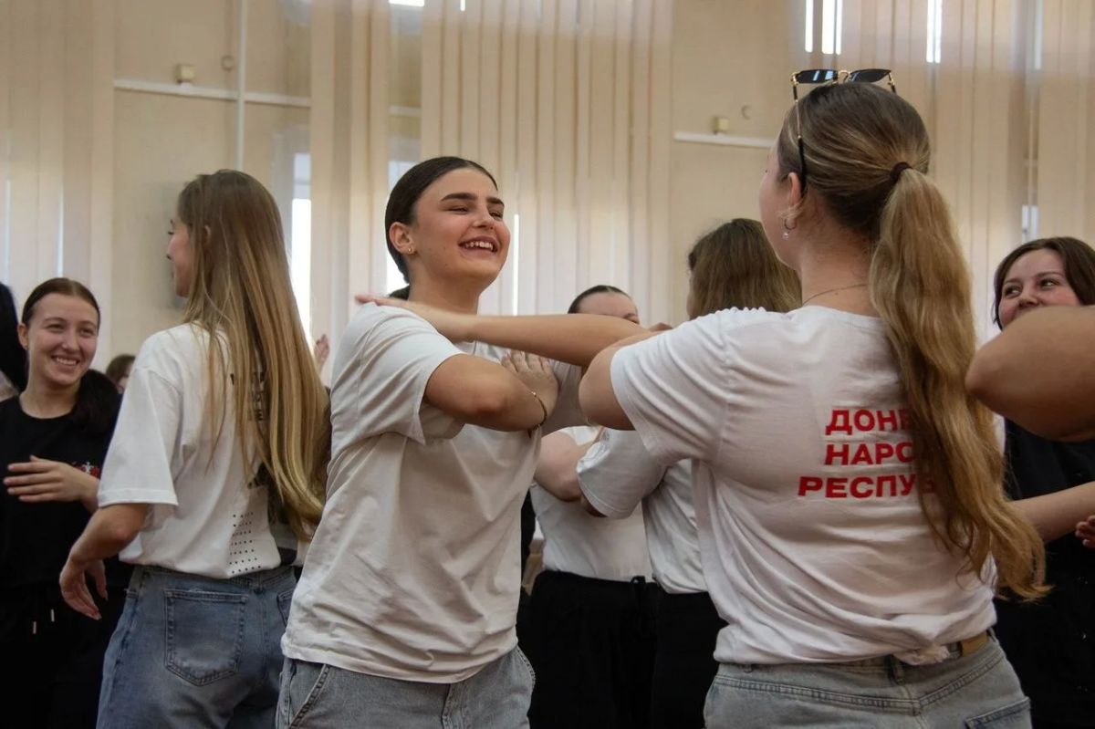 Получили заряд бодрости и энергии: День работника физкультуры и спорта макеевчане отметили зарядкой Получили заряд бодрости и энергии: День работника физкультуры и спорта макеевчане отметили зарядкой