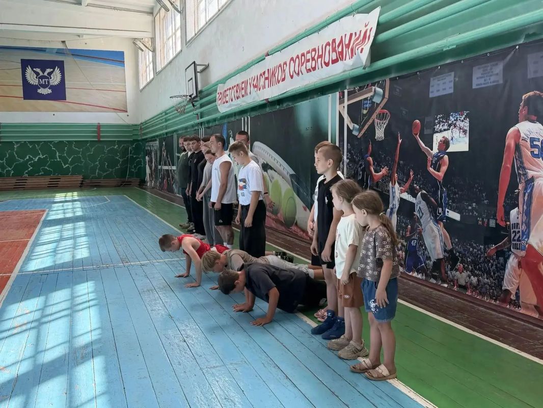 ЗАРЯДКА С ЧЕМПИОНАМИ: ДЕНЬ ФИЗКУЛЬТУРНИКА В НАШЕМ ОКРУГЕ! ЗАРЯДКА С ЧЕМПИОНАМИ: ДЕНЬ ФИЗКУЛЬТУРНИКА В НАШЕМ ОКРУГЕ!