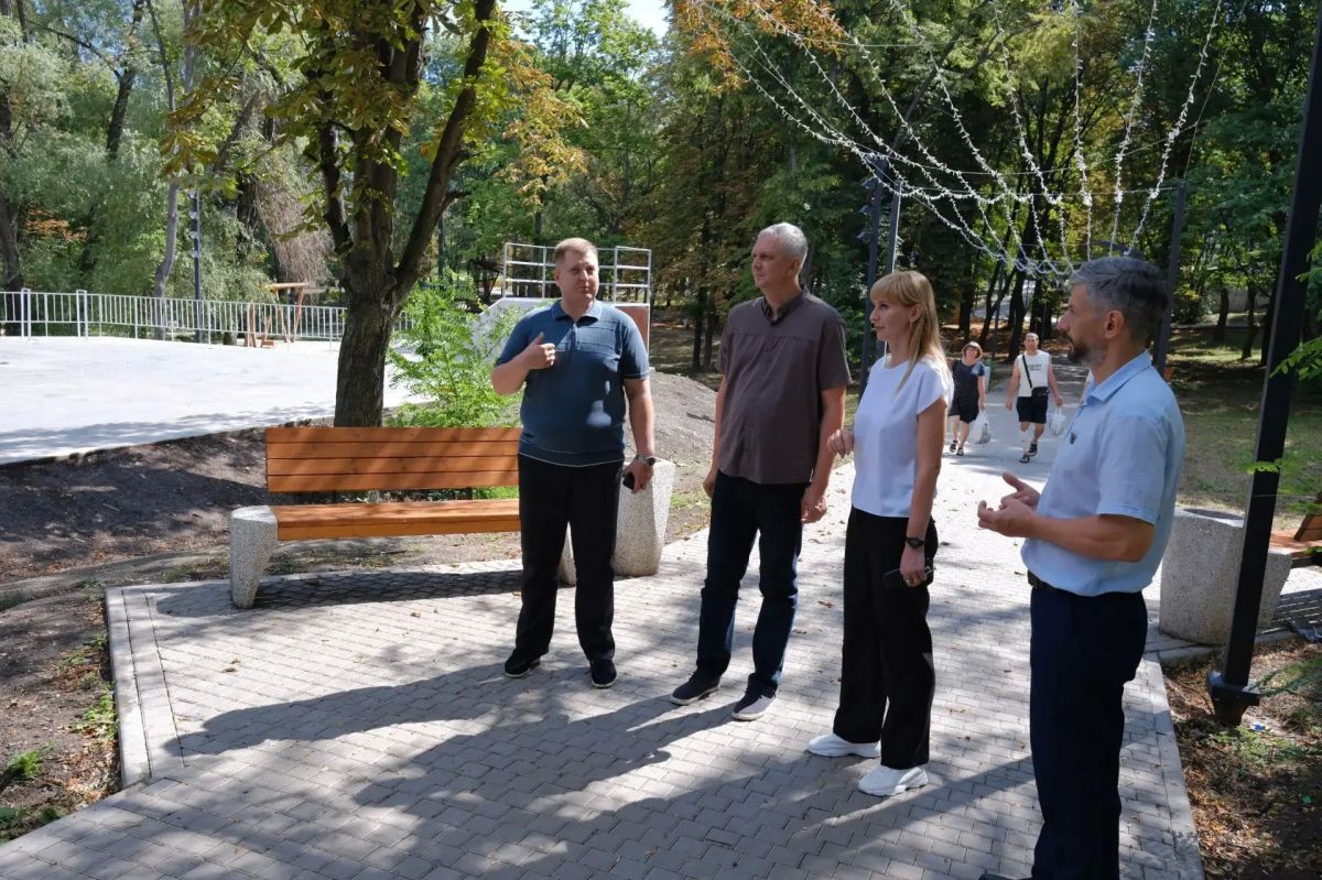 В Ясиноватой завершается строительство амфитеатра в новом парке «Машиностроителей» В Ясиноватой завершается строительство амфитеатра в новом парке «Машиностроителей»