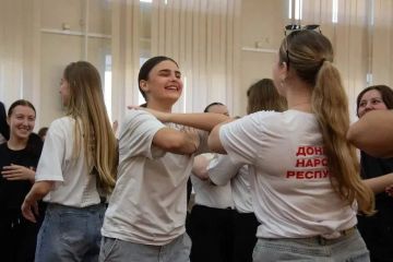 В рамках Всероссийской акции, приуроченной ко Дню физкультурника, в городском округе Макеевка состоялась общегородская утренняя зарядка, объединившая муниципальных служащих и представителей молодежных общественных...