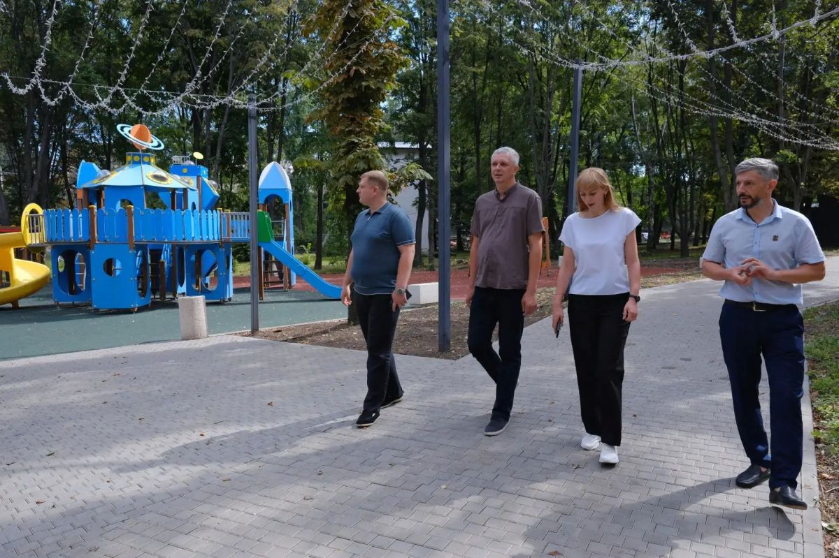 В Ясиноватой завершается строительство амфитеатра в новом парке «Машиностроителей» В Ясиноватой завершается строительство амфитеатра в новом парке «Машиностроителей»