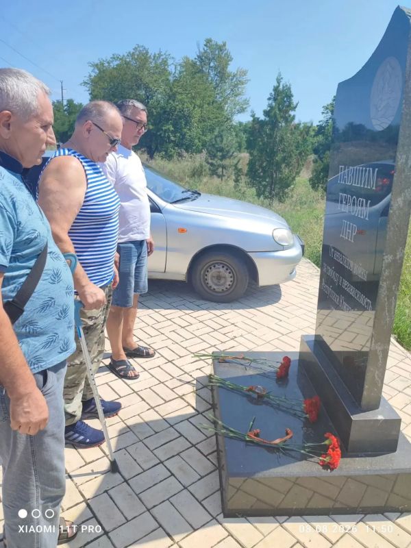 Дмитрий Огилец: Сегодня, 8 августа, члены Макеевский городской организации РСВА и СВО возложили цветы у памятника "Павшим героям ДНР от инвалидов войны за свободу и независимость Республики Южная Осетия 1989-2008 г.г." в... Дмитрий Огилец: Сегодня, 8 августа, члены Макеевский городской организации РСВА и СВО возложили цветы у памятника "Павшим героям ДНР от инвалидов войны за свободу и независимость Республики Южная Осетия 1989-2008 г.г." в...