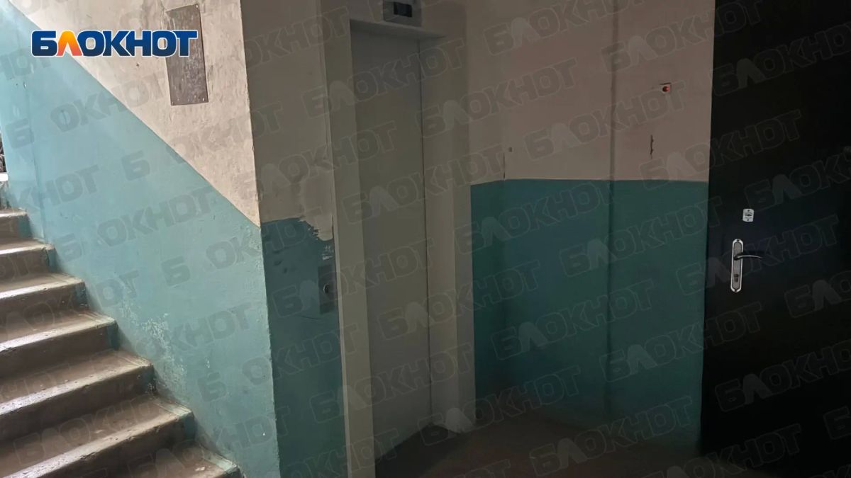 Заменили, но запустить не могут: жители одного из домов в Донецке несколько месяцев ждут включения лифта