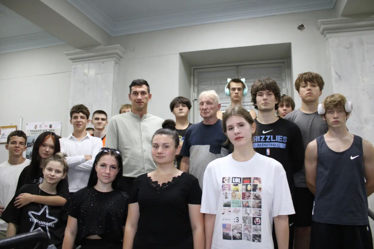 В канун Дня физкультурника заместитель Главы Администрации Краснолиманского муниципального округа Игорь Диогенов посетил Центр физического здоровья населения «Спорт для всех» г. Енакиево В канун Дня физкультурника заместитель Главы Администрации Краснолиманского муниципального округа Игорь Диогенов посетил Центр физического здоровья населения «Спорт для всех» г. Енакиево