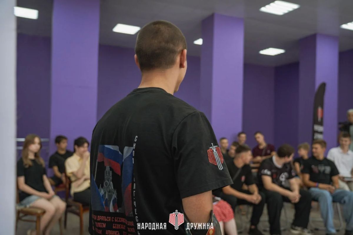 Народная Дружина в Торезе. В молодёжном центре города прошла встреча Народной Дружины со сторонниками организации и молодёжью, состоящей на учёте в комиссии по делам несовершеннолетних Народная Дружина в Торезе. В молодёжном центре города прошла встреча Народной Дружины со сторонниками организации и молодёжью, состоящей на учёте в комиссии по делам несовершеннолетних