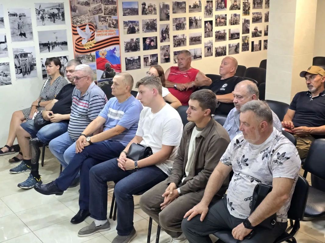 Дмитрий Огилец: Пятница в Доме Ветерана, это всегда ярко, насыщено, интересно, а главное полезно не только для наших Героев, но и для любого из гостей Дмитрий Огилец: Пятница в Доме Ветерана, это всегда ярко, насыщено, интересно, а главное полезно не только для наших Героев, но и для любого из гостей
