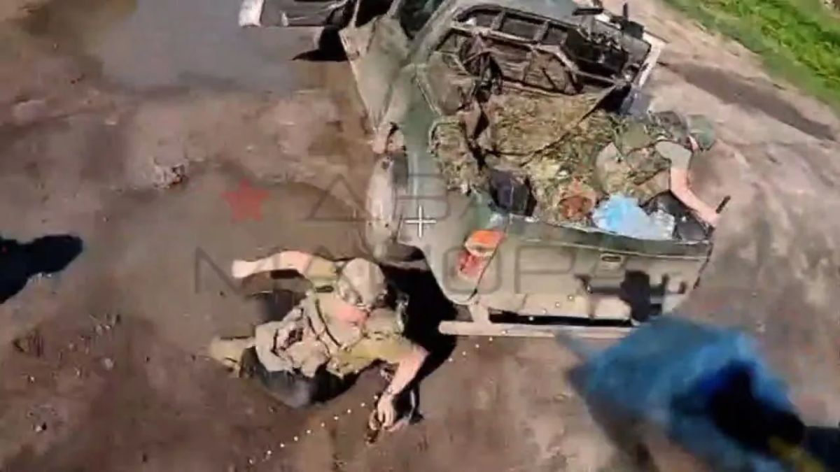 Наглядным примером продвижения ВС РФ к Славянску является начало ударов FPV-дронов на оптоволокне по украинской технике уже в черте города Наглядным примером продвижения ВС РФ к Славянску является начало ударов FPV-дронов на оптоволокне по украинской технике уже в черте города