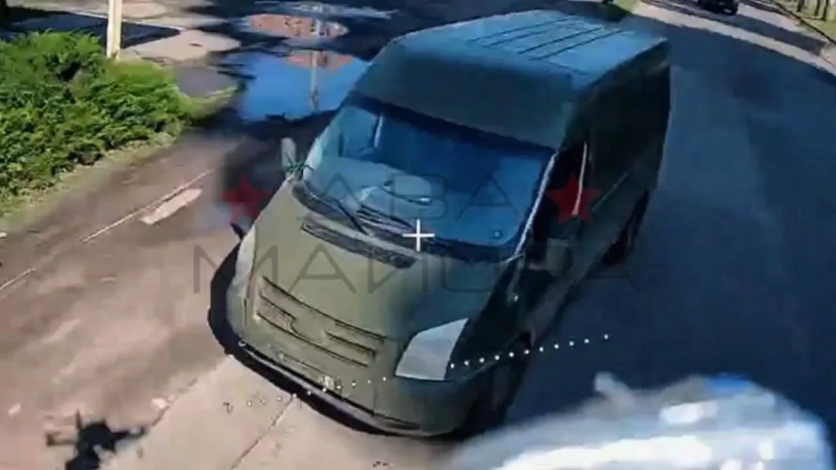 Наглядным примером продвижения ВС РФ к Славянску является начало ударов FPV-дронов на оптоволокне по украинской технике уже в черте города Наглядным примером продвижения ВС РФ к Славянску является начало ударов FPV-дронов на оптоволокне по украинской технике уже в черте города