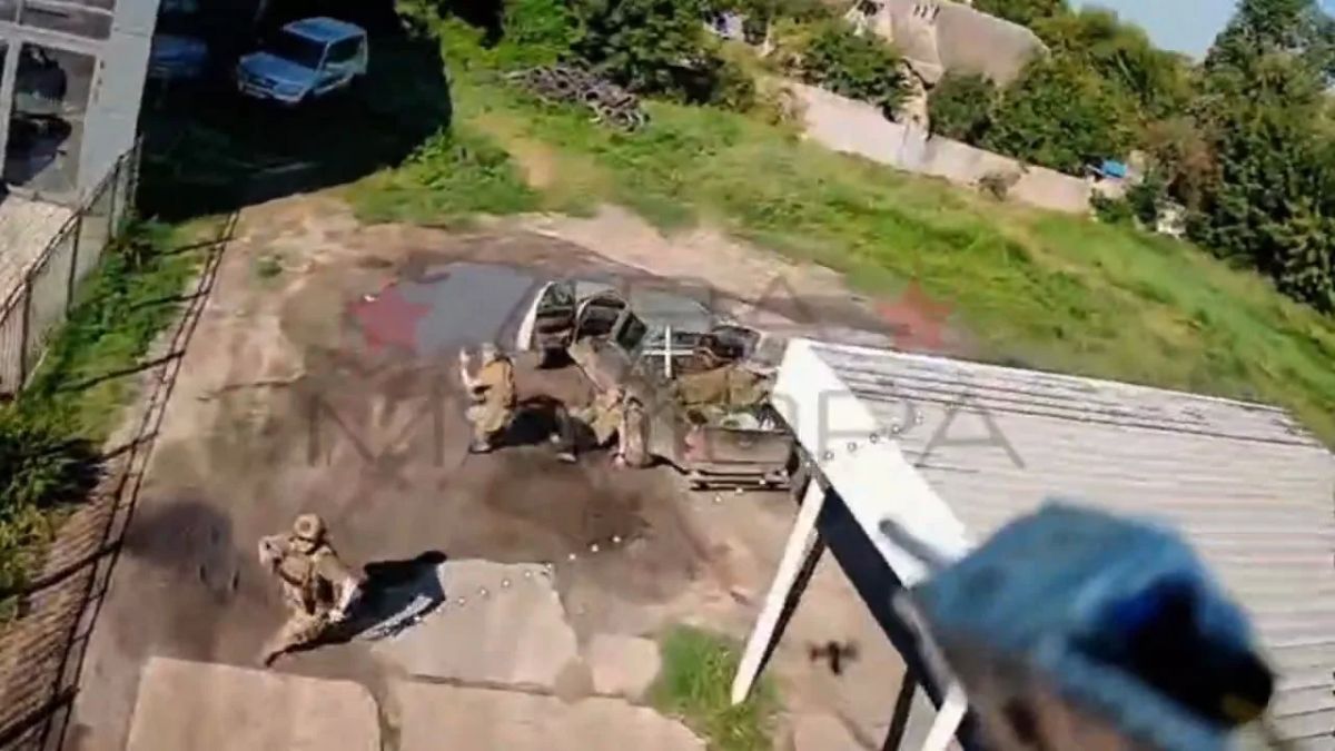 Наглядным примером продвижения ВС РФ к Славянску является начало ударов FPV-дронов на оптоволокне по украинской технике уже в черте города Наглядным примером продвижения ВС РФ к Славянску является начало ударов FPV-дронов на оптоволокне по украинской технике уже в черте города