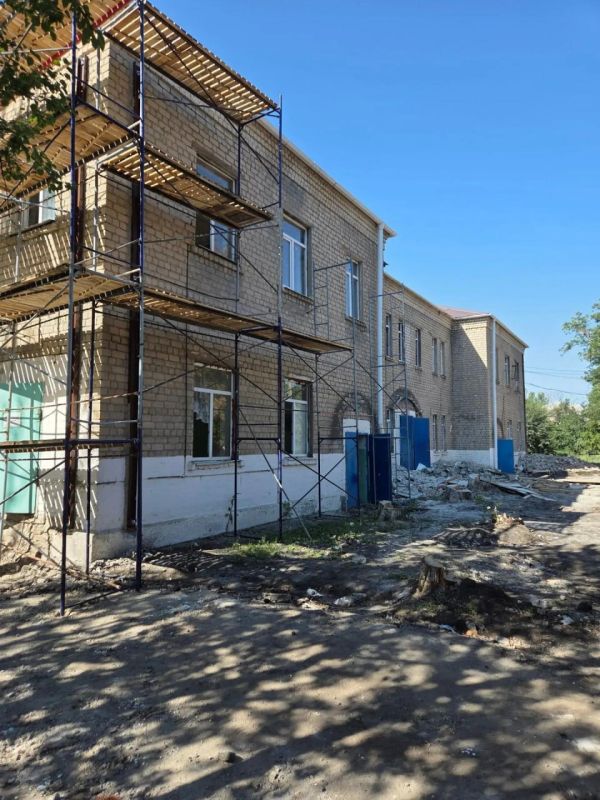 Владимирцы продолжают ремонт детского отделения больницы в Кировском Владимирцы продолжают ремонт детского отделения больницы в Кировском