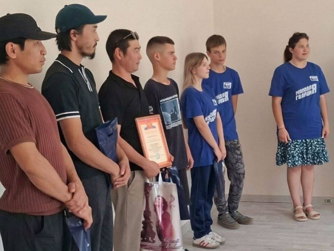 Молодёжка поздравила наших строителей Молодёжка поздравила наших строителей