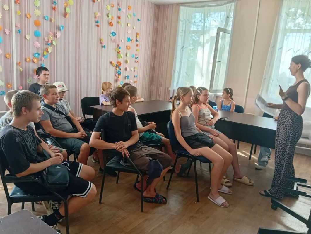 В Новозарьевском центре культуры обсудили влияние молодежного сленга на грамотность В Новозарьевском центре культуры обсудили влияние молодежного сленга на грамотность