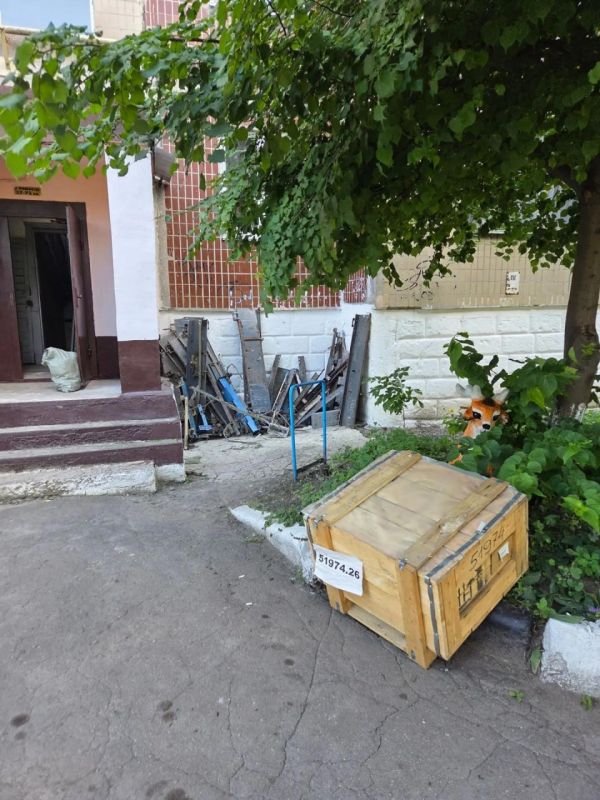 В многоквартирном доме Кировского устанавливают новый лифт В многоквартирном доме Кировского устанавливают новый лифт