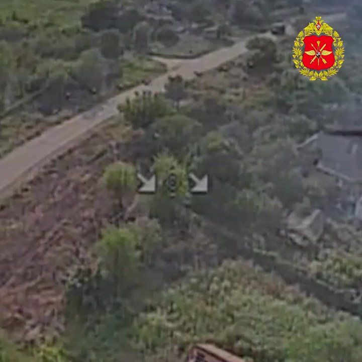 Операторы FPV-дронов сожгли бронемашины ВСУ в районе Краматорска и Дружковки